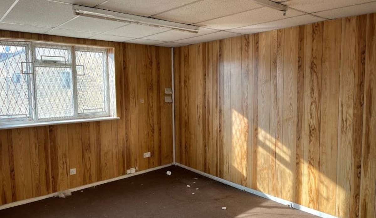 Industrial Unit in London - photo 2