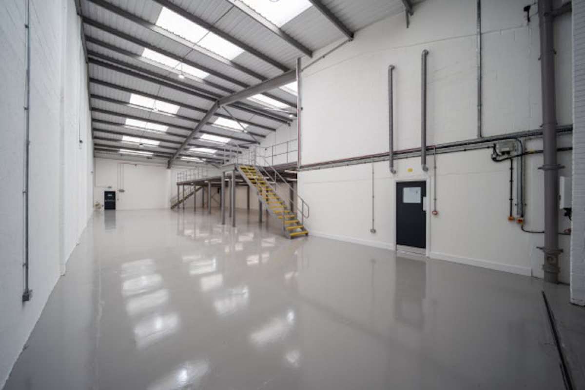 Industrial Unit in Poplar - photo 2