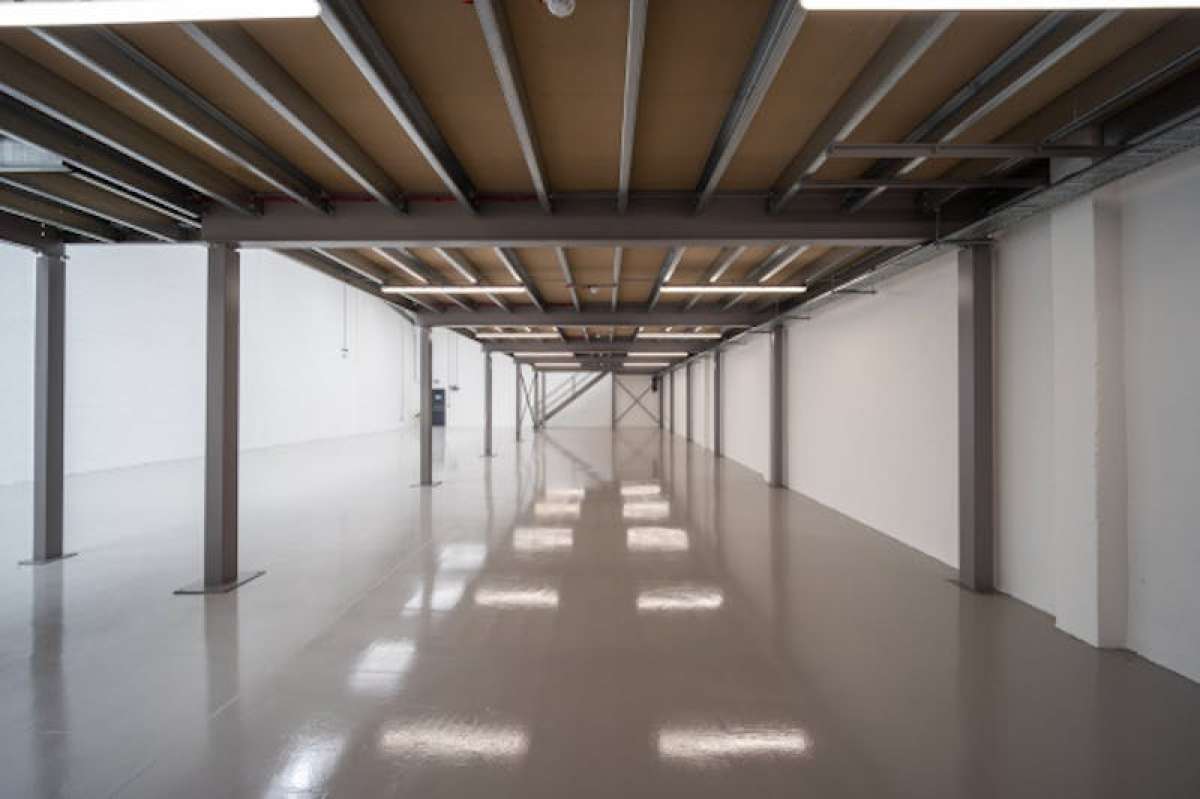 Industrial Unit in Poplar - photo 3