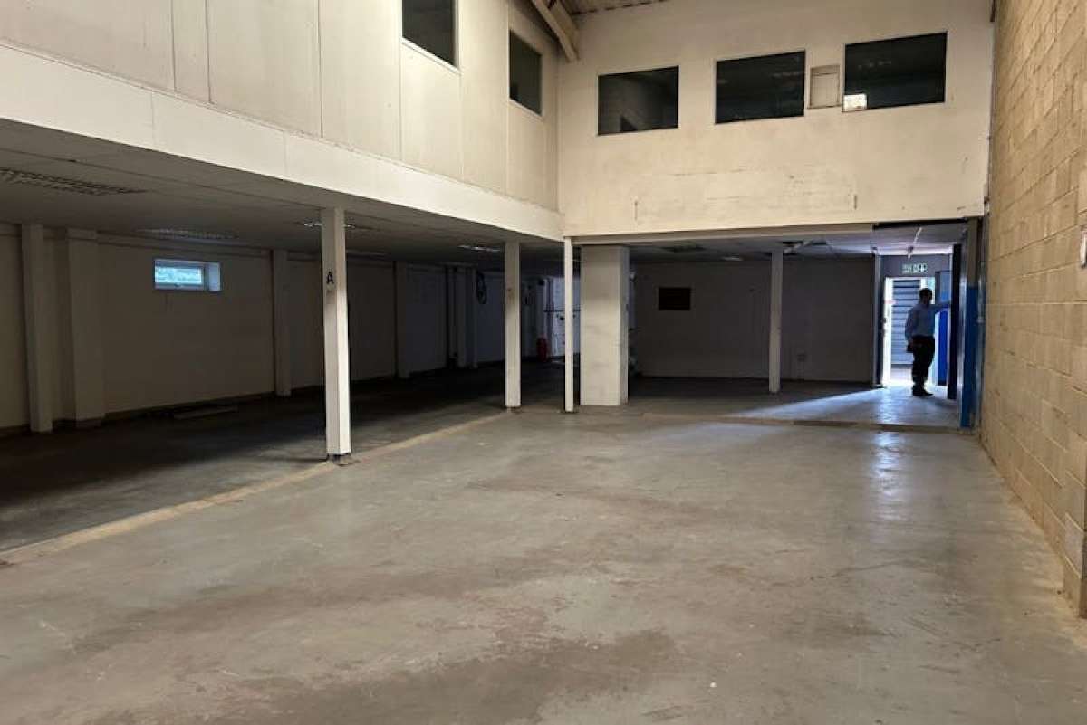 Industrial Unit in London - photo 3