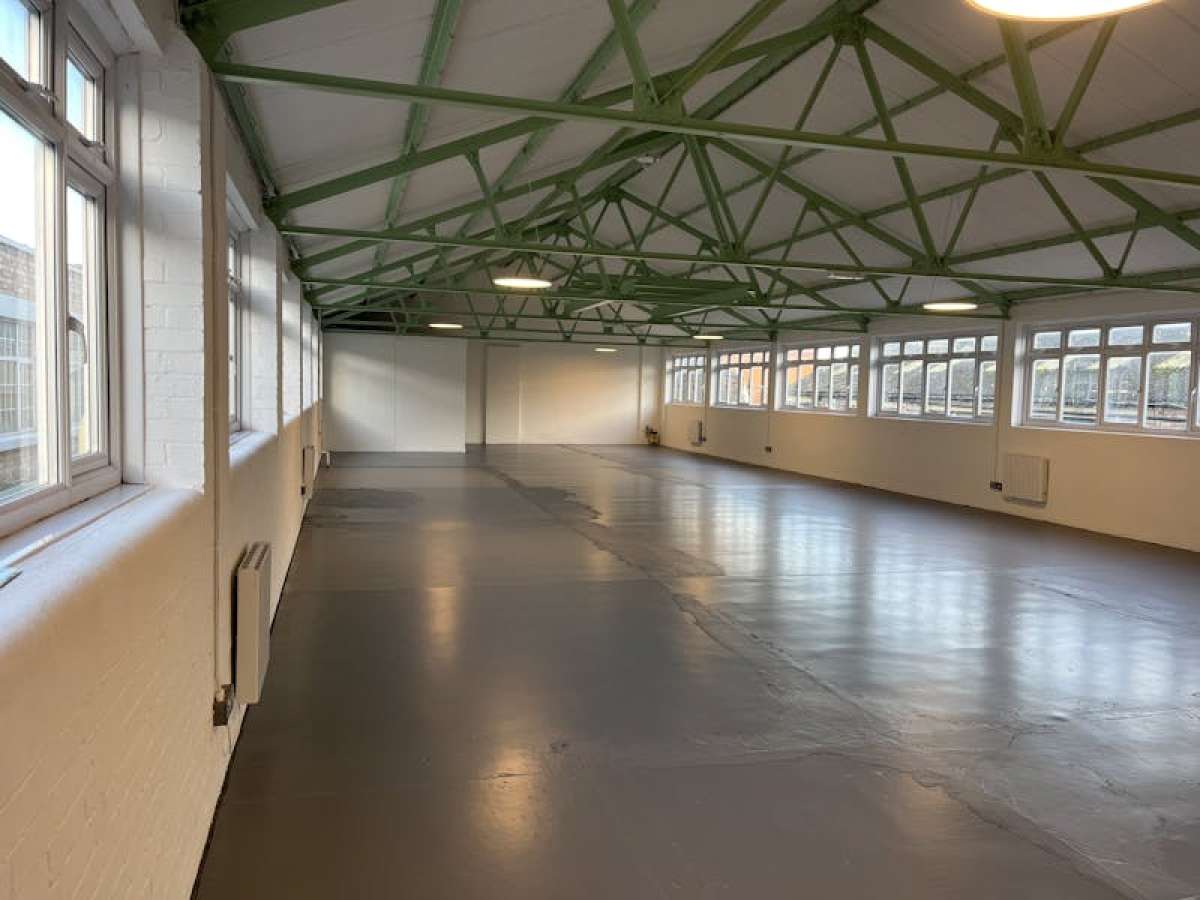 Industrial Unit in London - photo 2