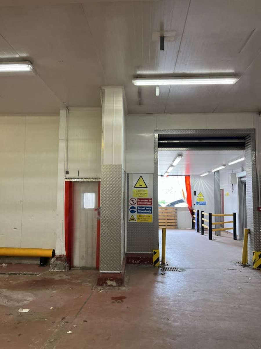 Industrial Unit in London - photo 3