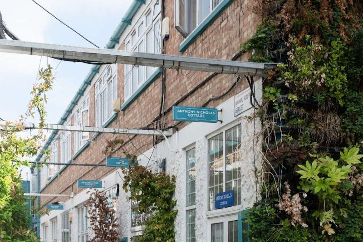 Industrial Unit in London - photo 4