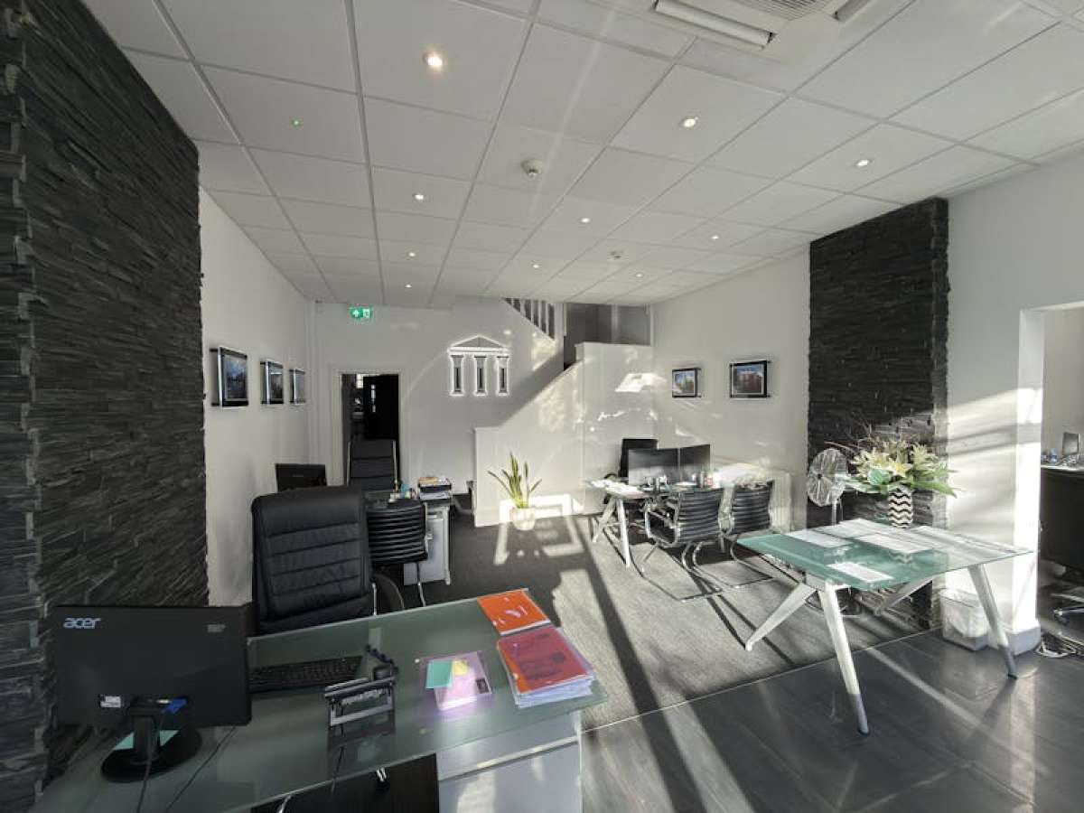 Industrial Unit in Woking - photo 4