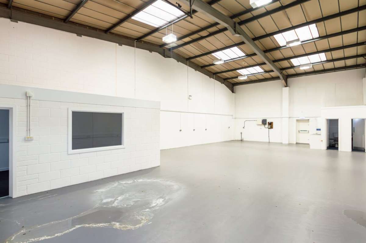 Industrial Unit in Poole - photo 3