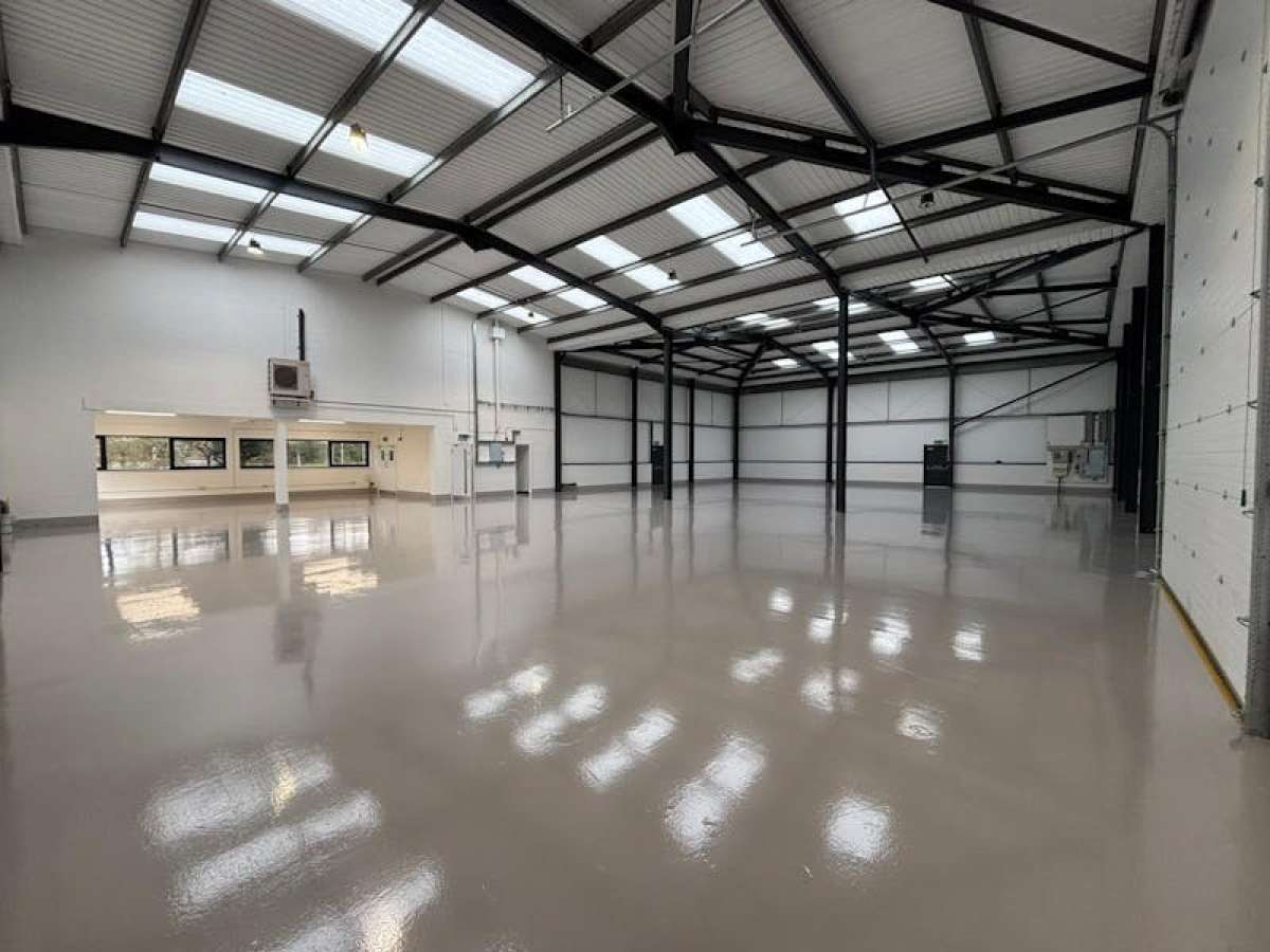 Industrial Unit in Farnham - photo 3