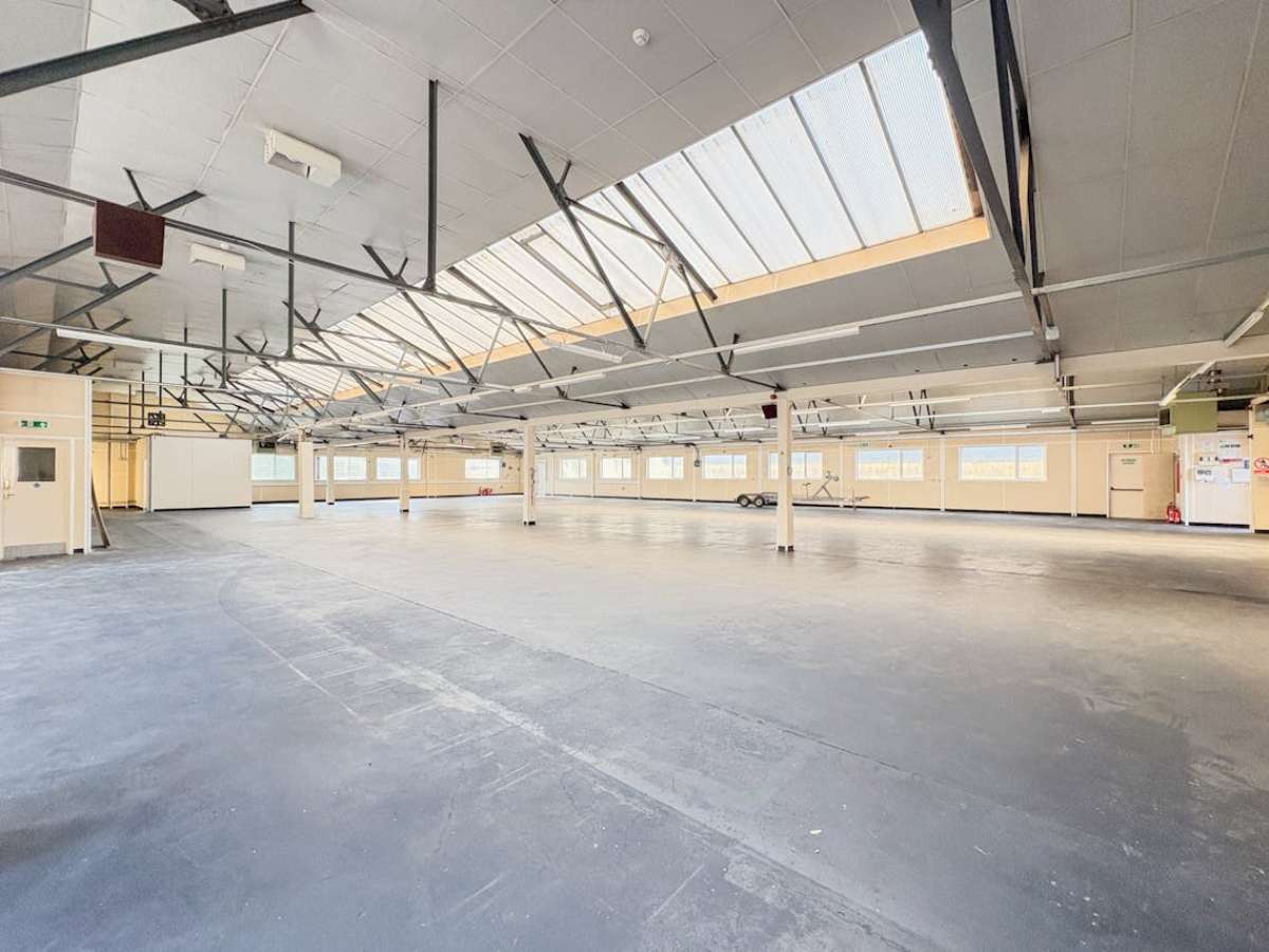 Industrial Unit in Poole - photo 2