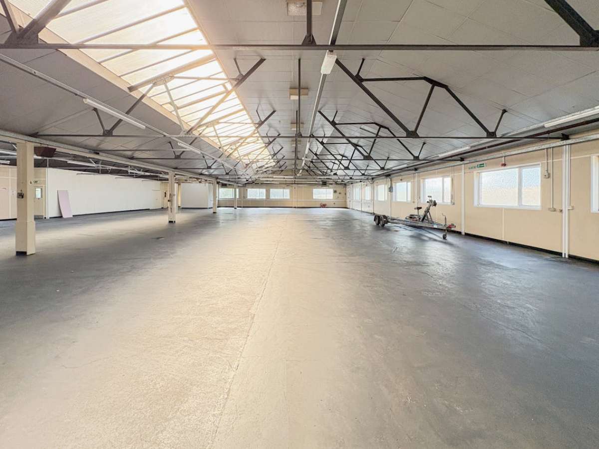 Industrial Unit in Poole - photo 4