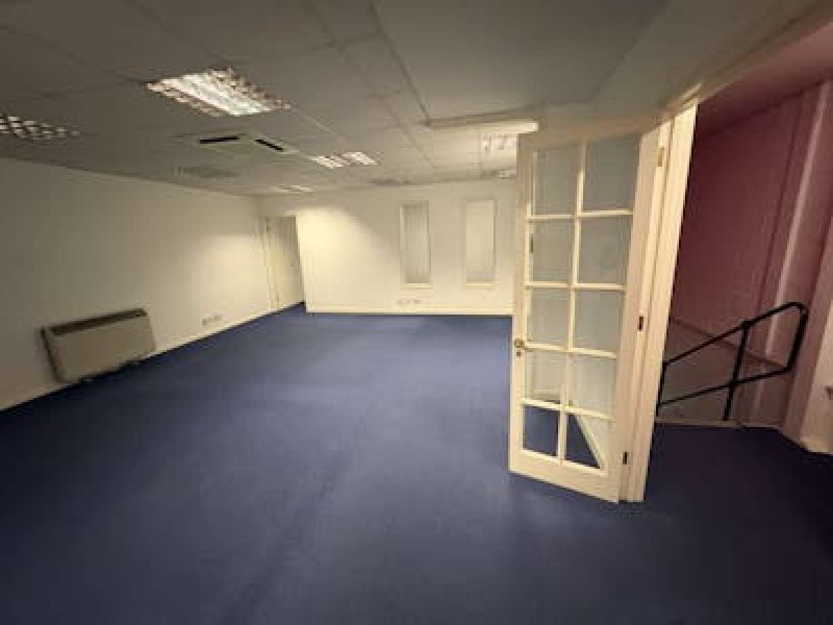 Industrial Unit in Fareham - photo 2