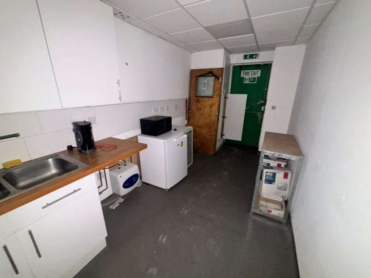 Industrial Unit in Fareham - photo 4