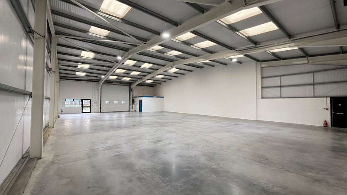 Industrial Unit in Basingstoke - photo 3