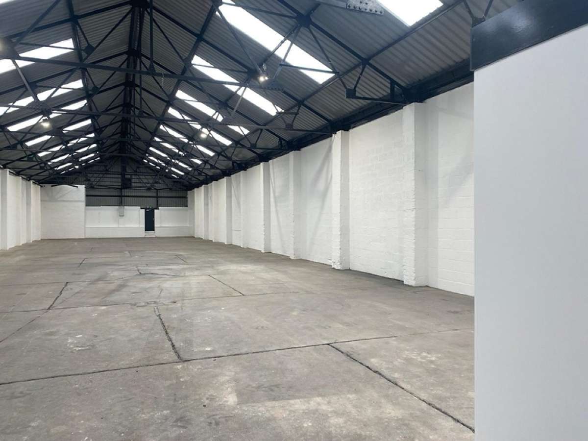 Industrial Unit in West Bromwich - photo 4