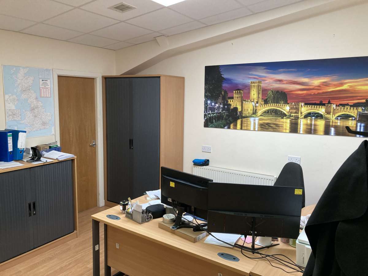 Industrial Unit in Sheffield - photo 4