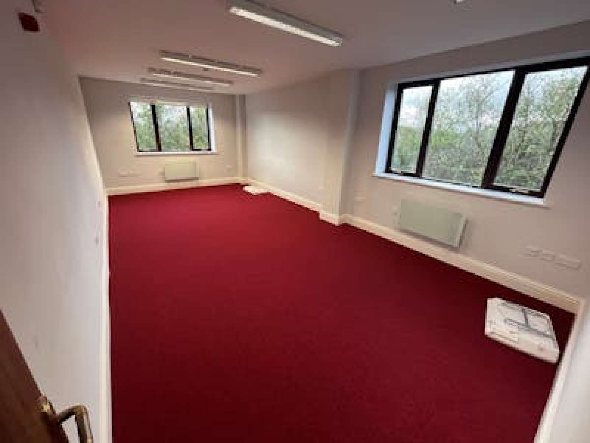 Industrial Unit in Eastleigh - photo 2