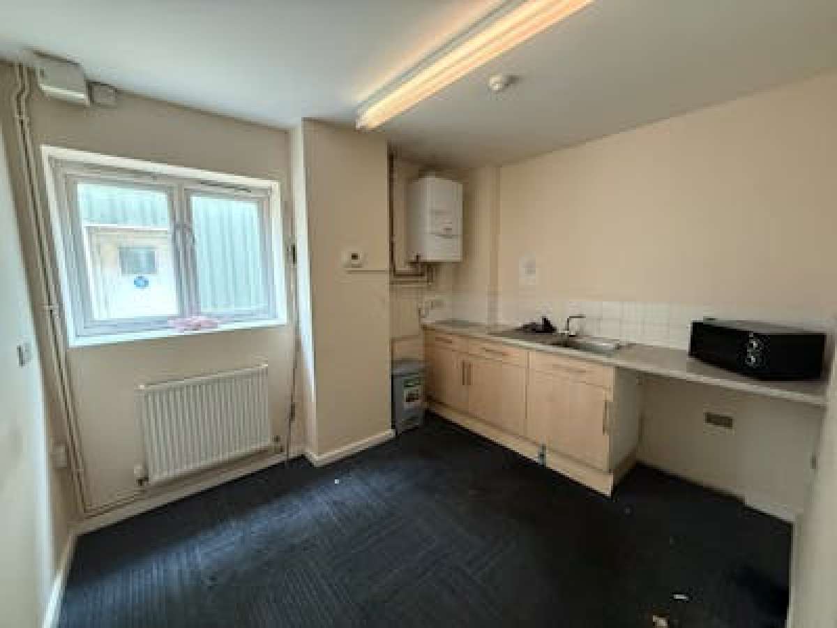 Industrial Unit in March - photo 3