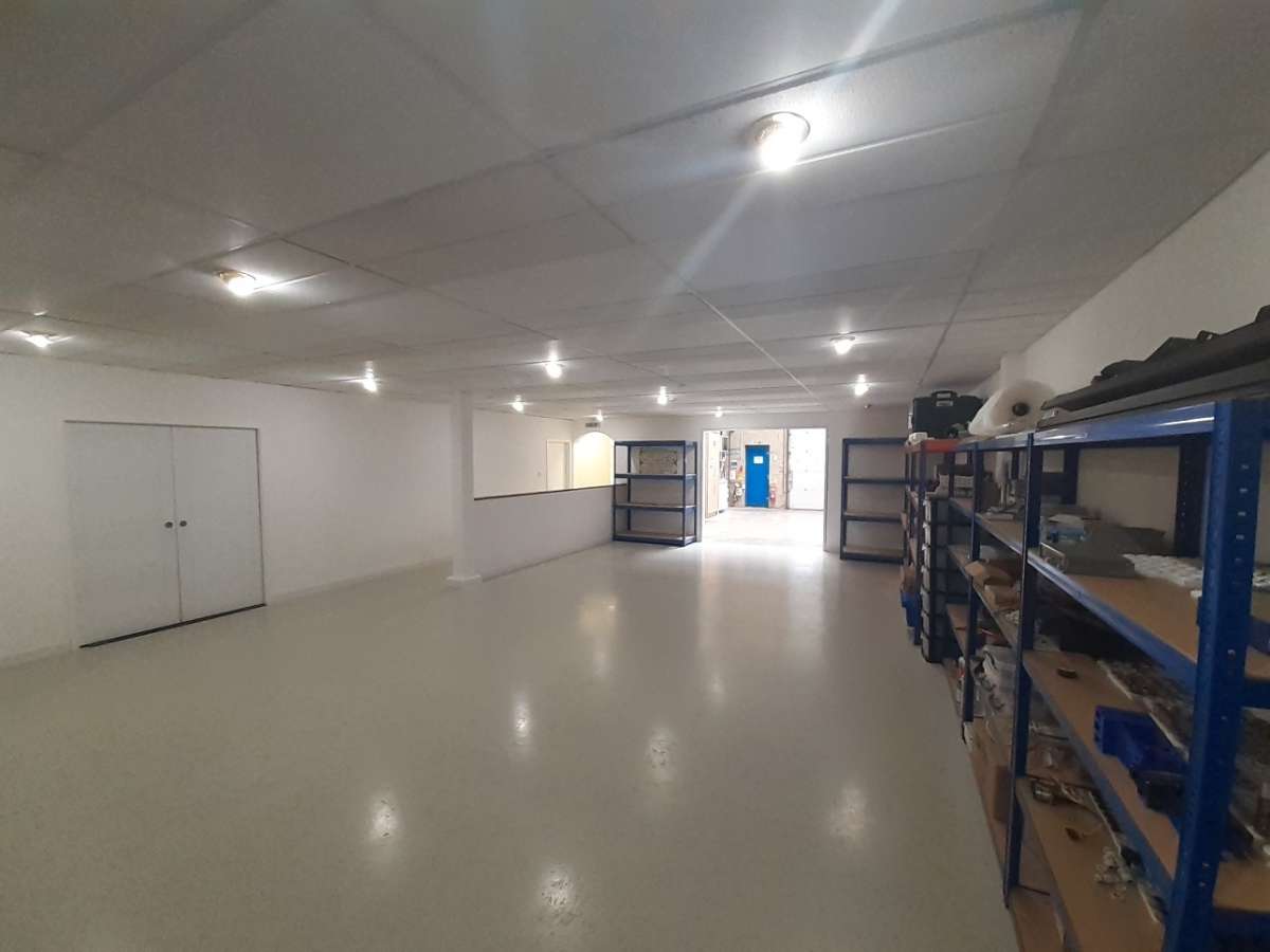 Industrial Unit in Winchester - photo 2