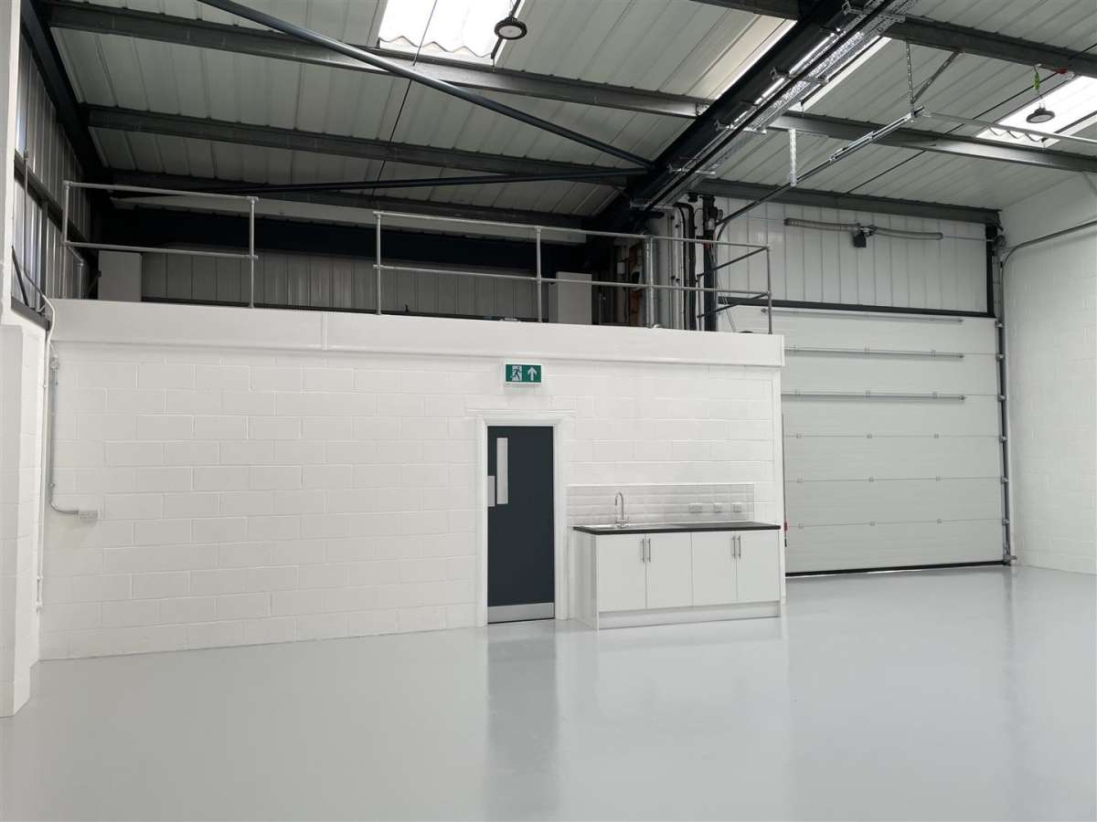 Industrial Unit in Portsmouth - photo 3