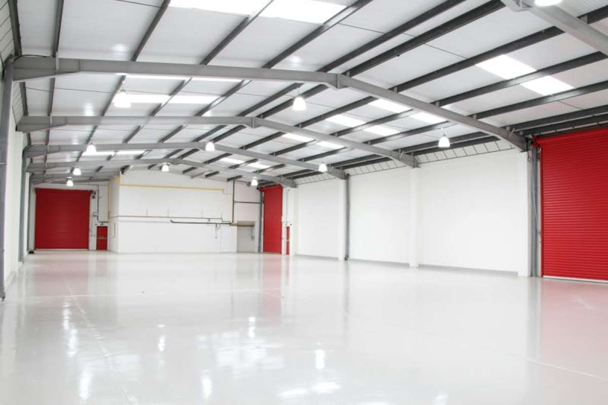 Industrial Unit in Aldershot - photo 3