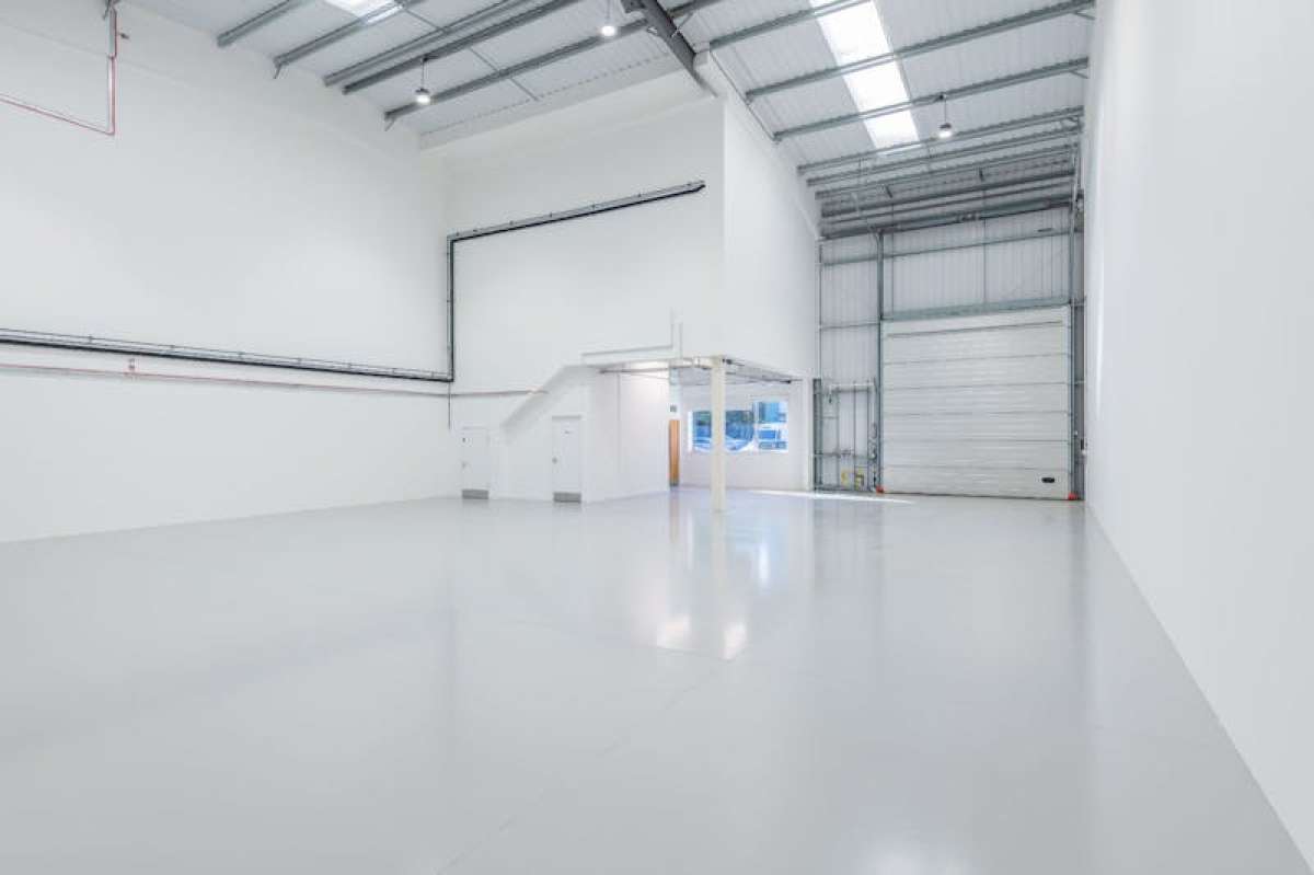Industrial Unit in Uxbridge - photo 2
