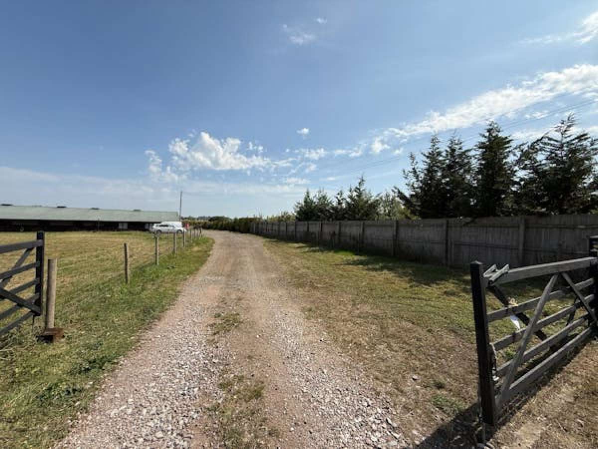 Industrial Unit in Milton Keynes - photo 2