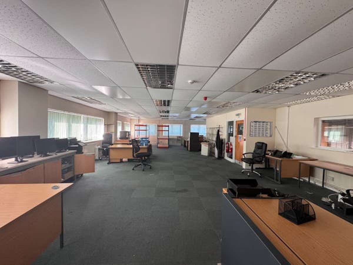 Industrial Unit in Tewkesbury - photo 3