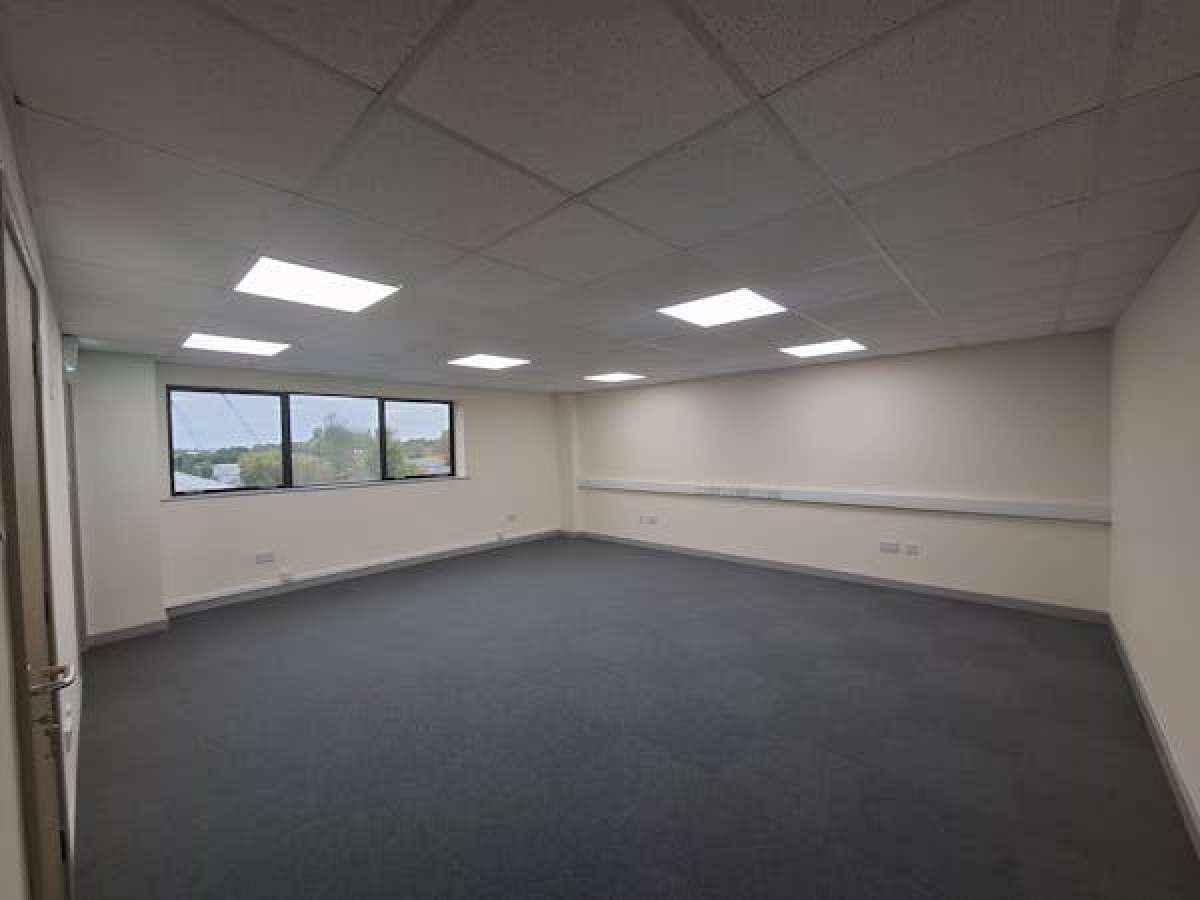 Industrial Unit in Bromsgrove - photo 3