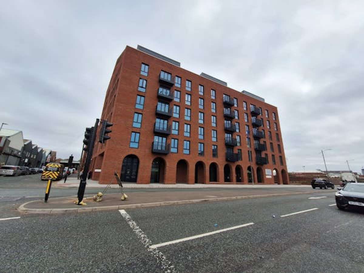 Industrial Unit in Liverpool - photo 2