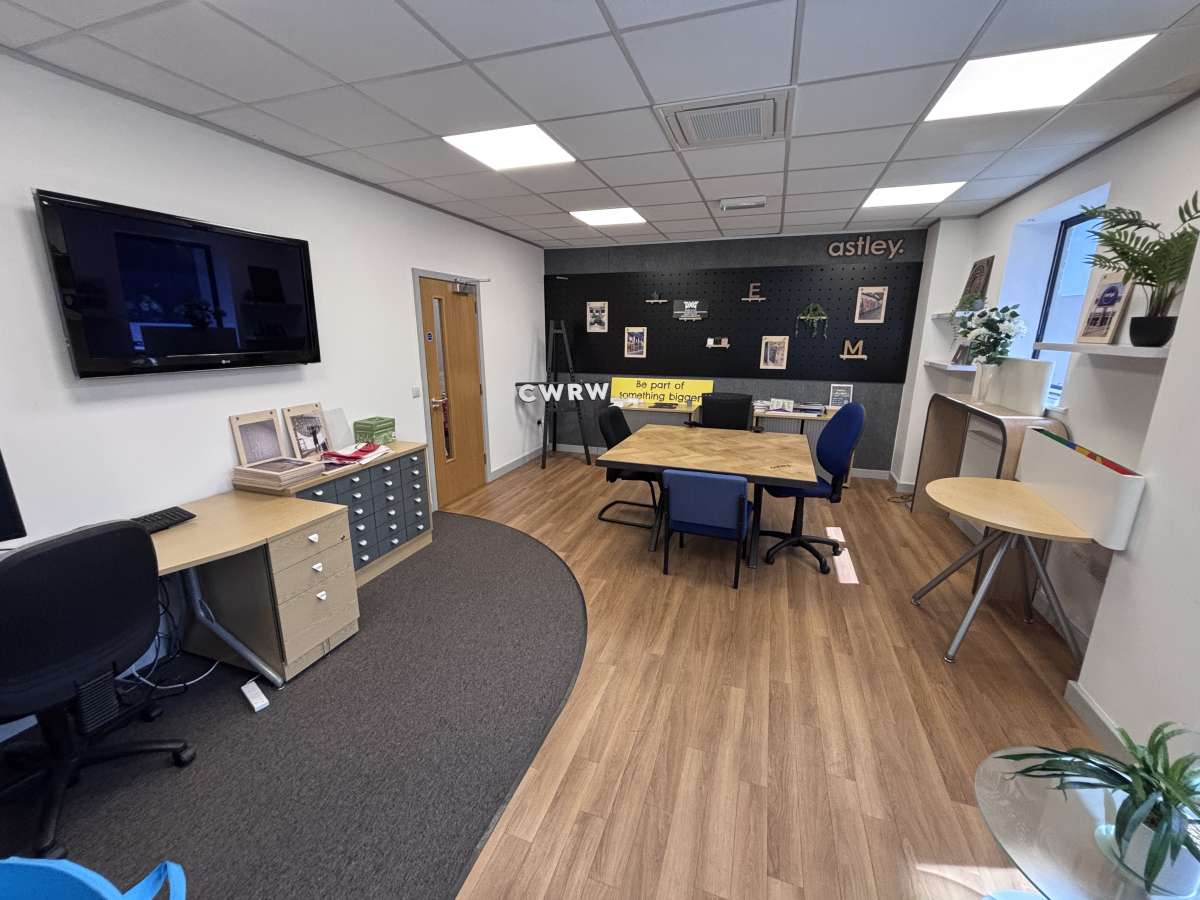 Industrial Unit in Telford Way Industrial Estate - photo 3