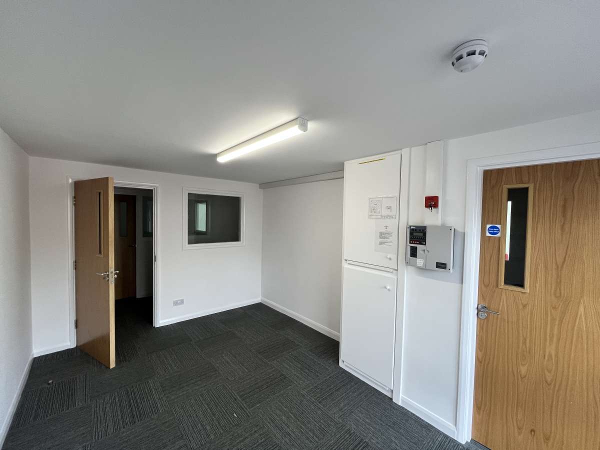 Industrial Unit in Exeter - photo 4