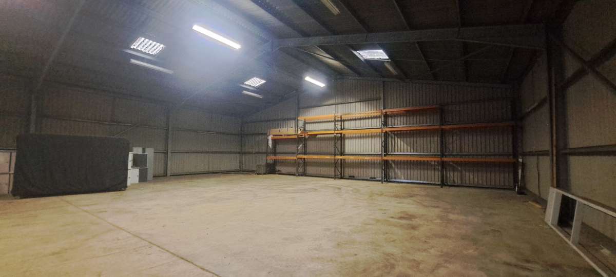 Industrial Unit in Newton Purcell - photo 4