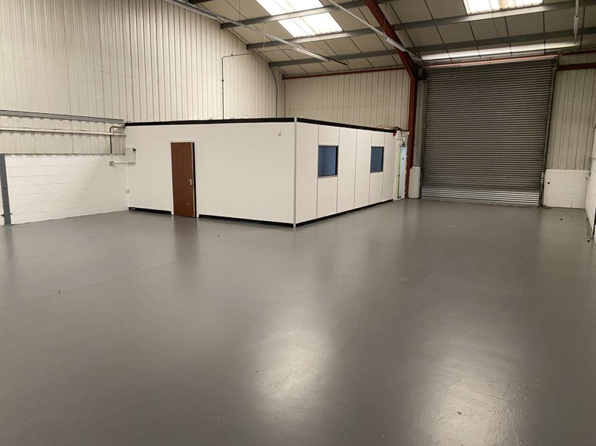 Industrial Unit in Wolverhampton - photo 2