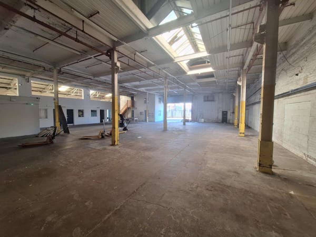 Industrial Unit in Manchester - photo 3