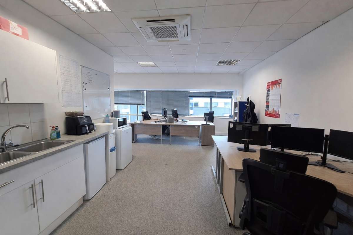 Industrial Unit in Elstree - photo 3