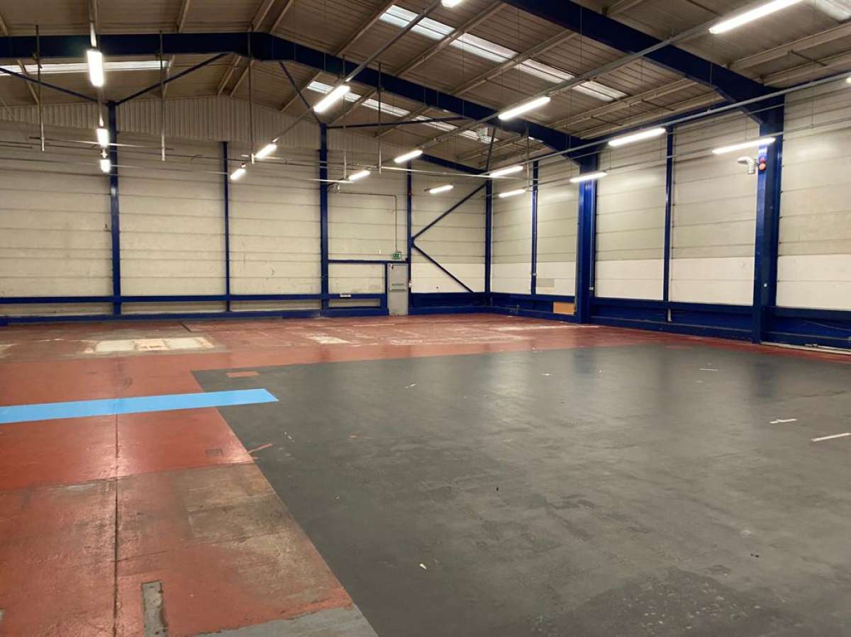 Industrial Unit in Guildford - photo 3