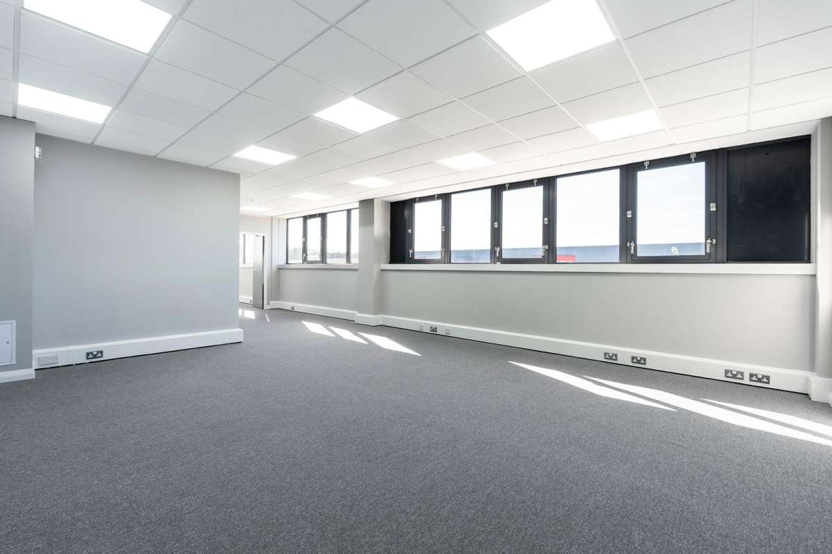 Industrial Unit in Rickmansworth - photo 4