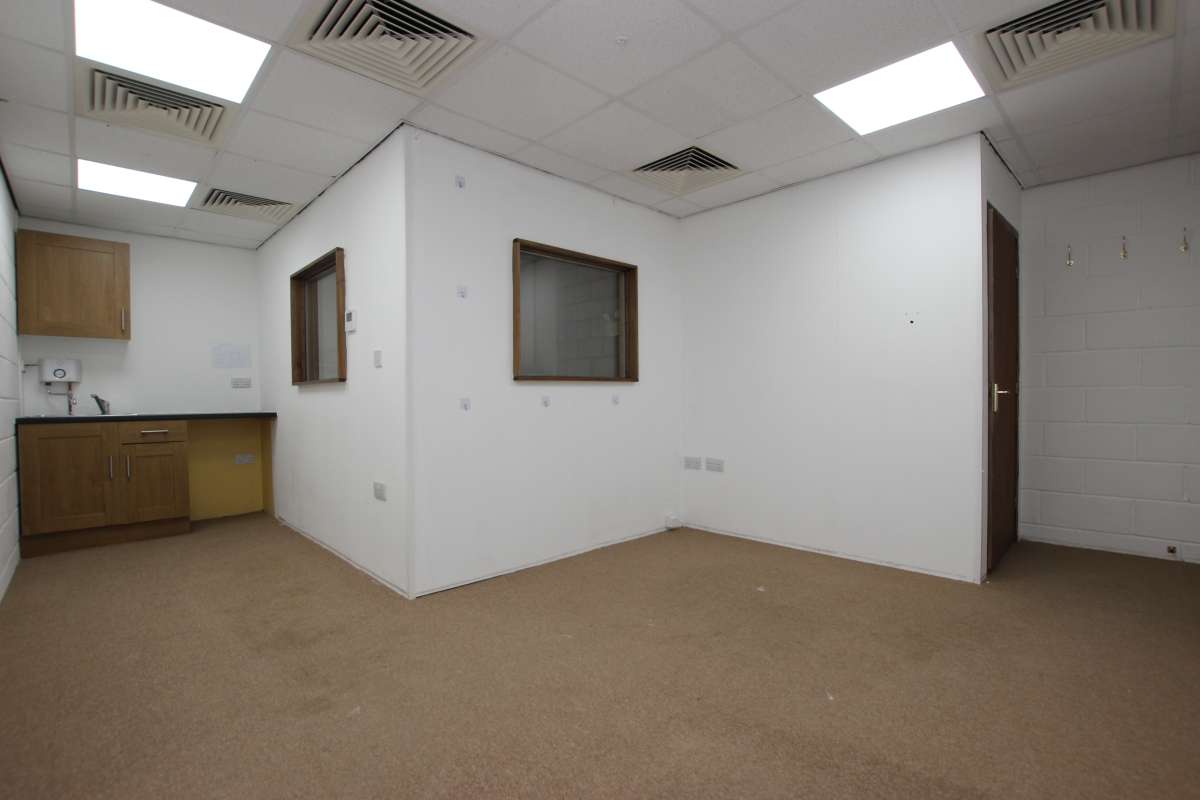 Industrial Unit in Lincoln - photo 4