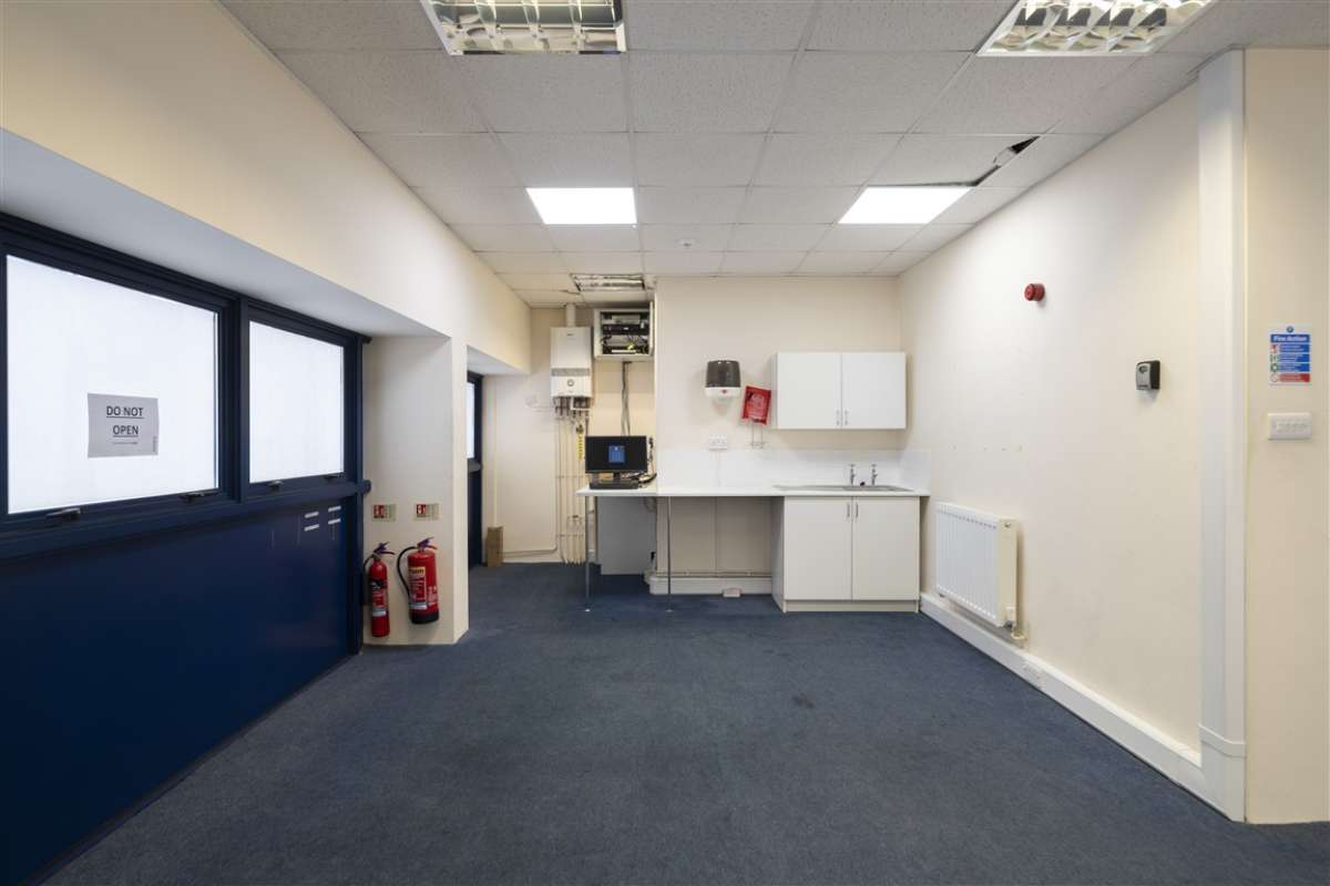 Industrial Unit in Croydon - photo 4