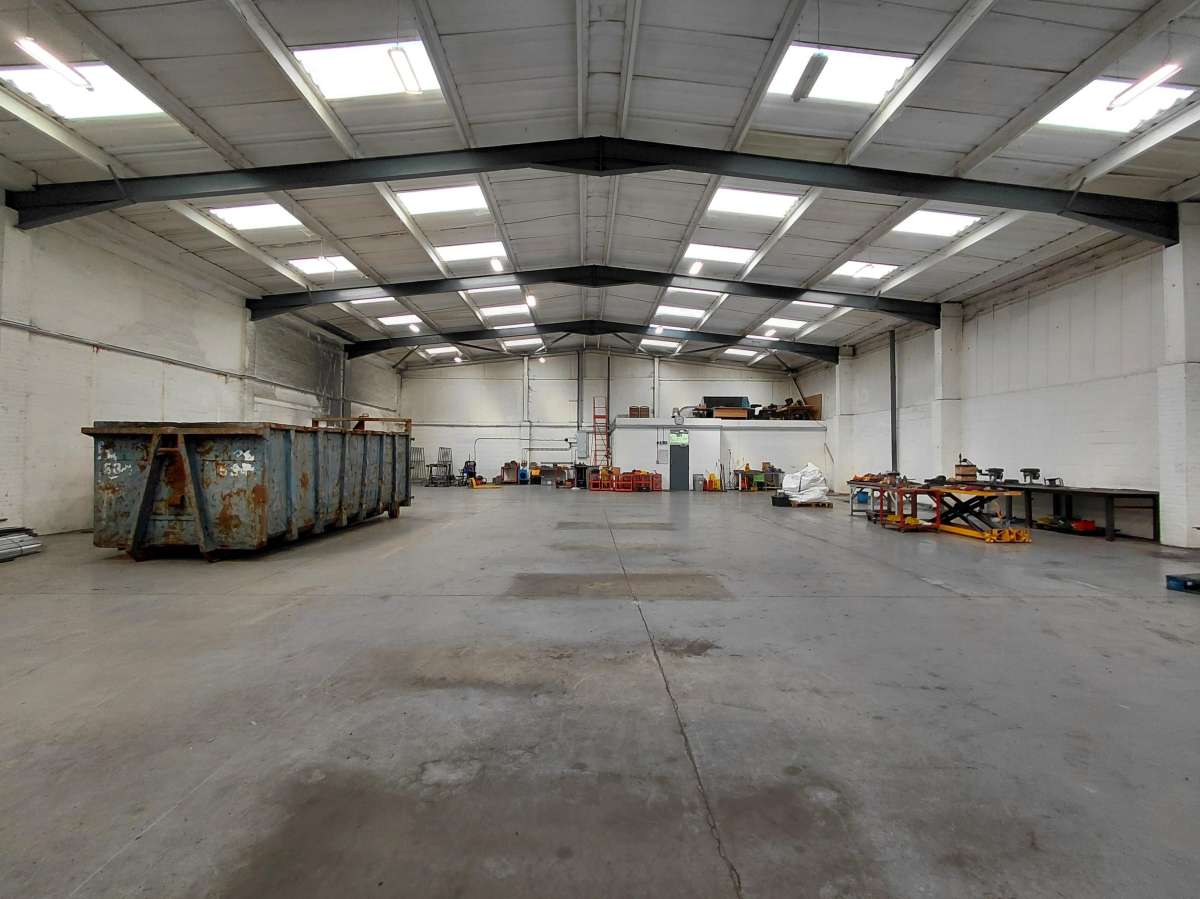 Industrial Unit in Milton Keynes - photo 2