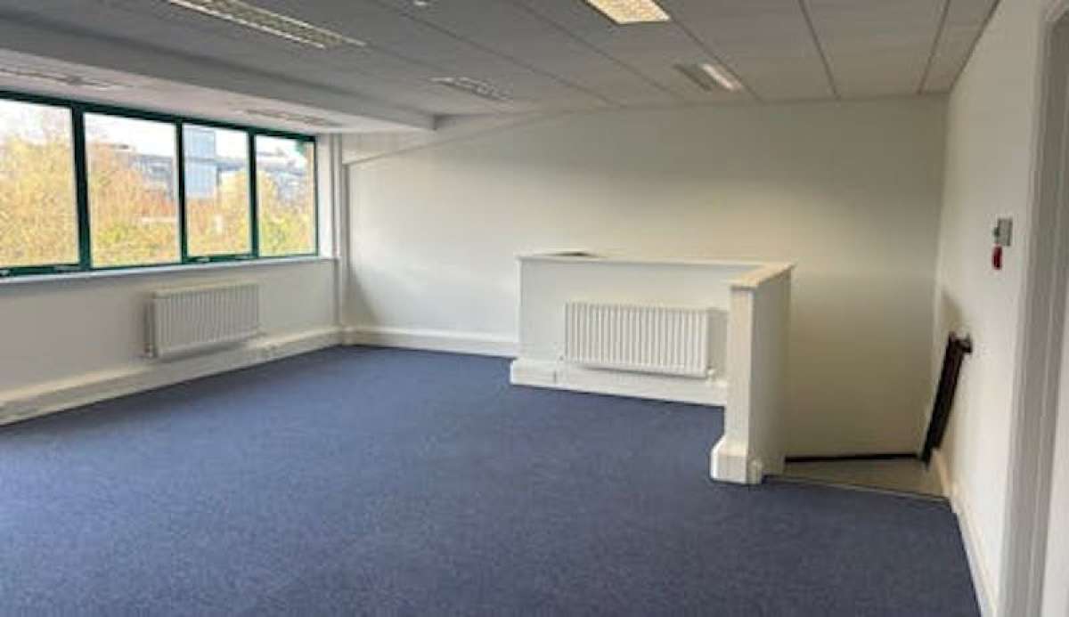 Industrial Unit in Bracknell - photo 4