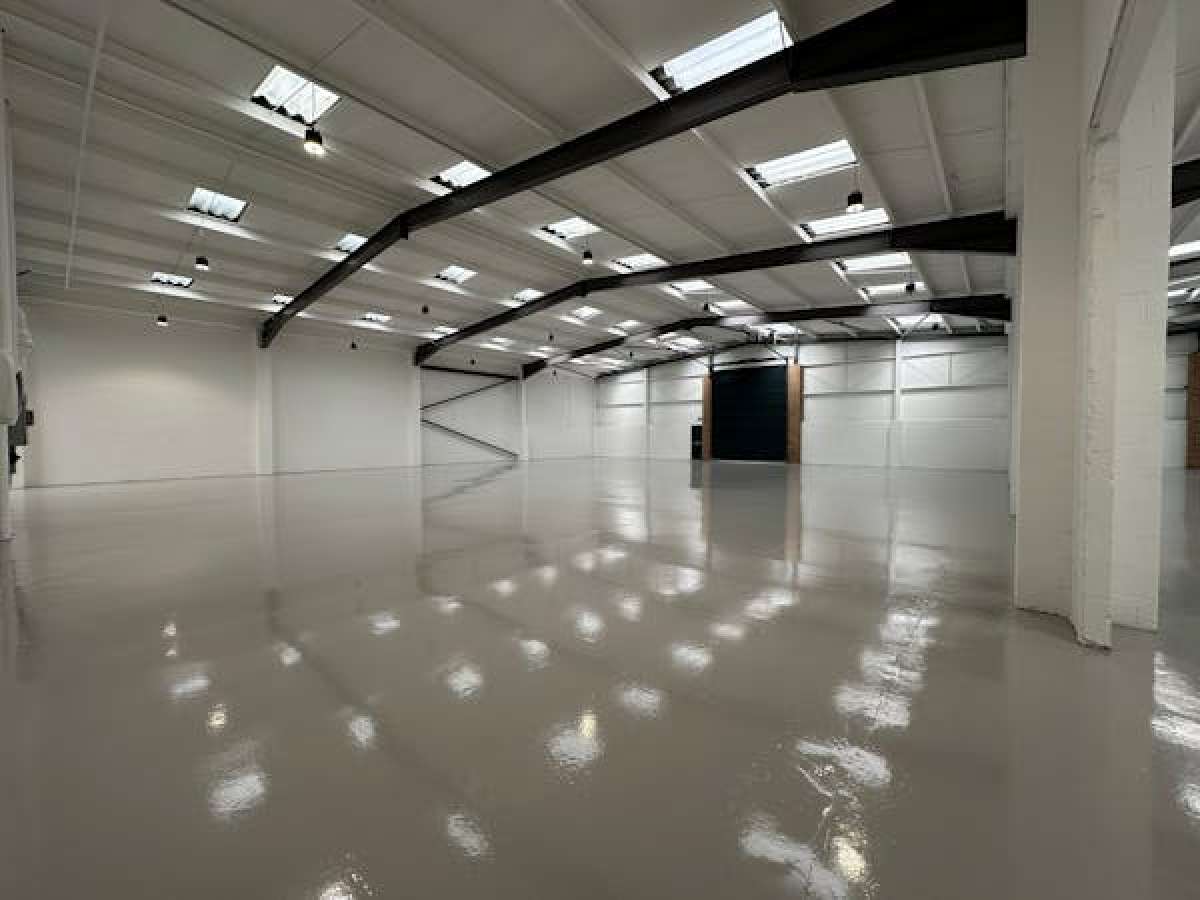 Industrial Unit in Tewkesbury - photo 2