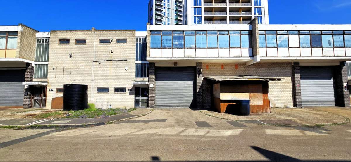Industrial Unit in London - photo 2