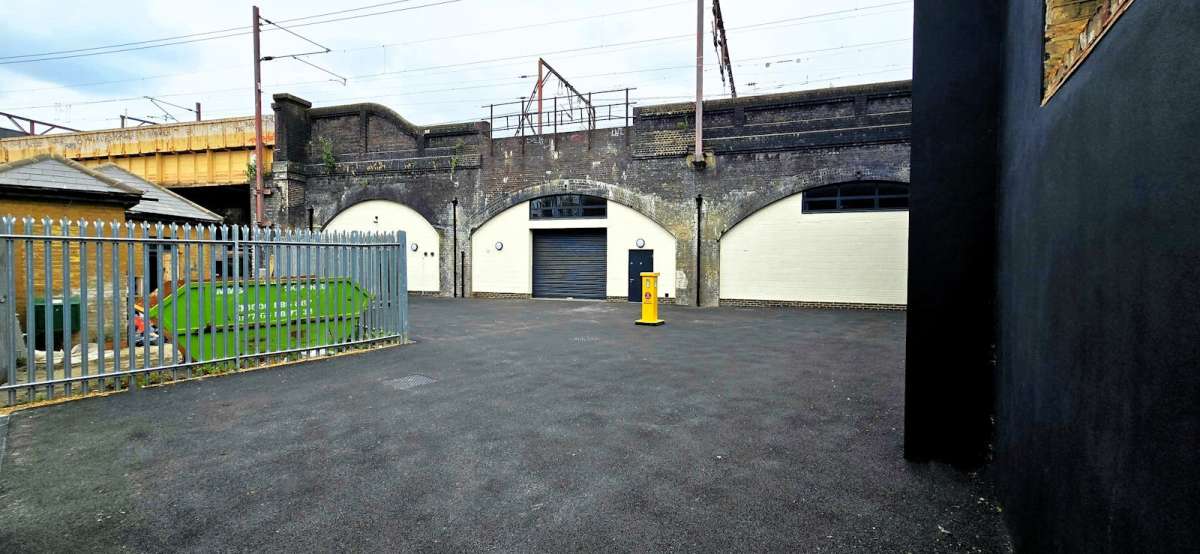 Industrial Unit in London - photo 4