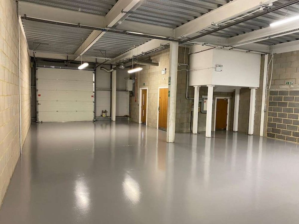 Industrial Unit in Weybridge - photo 3