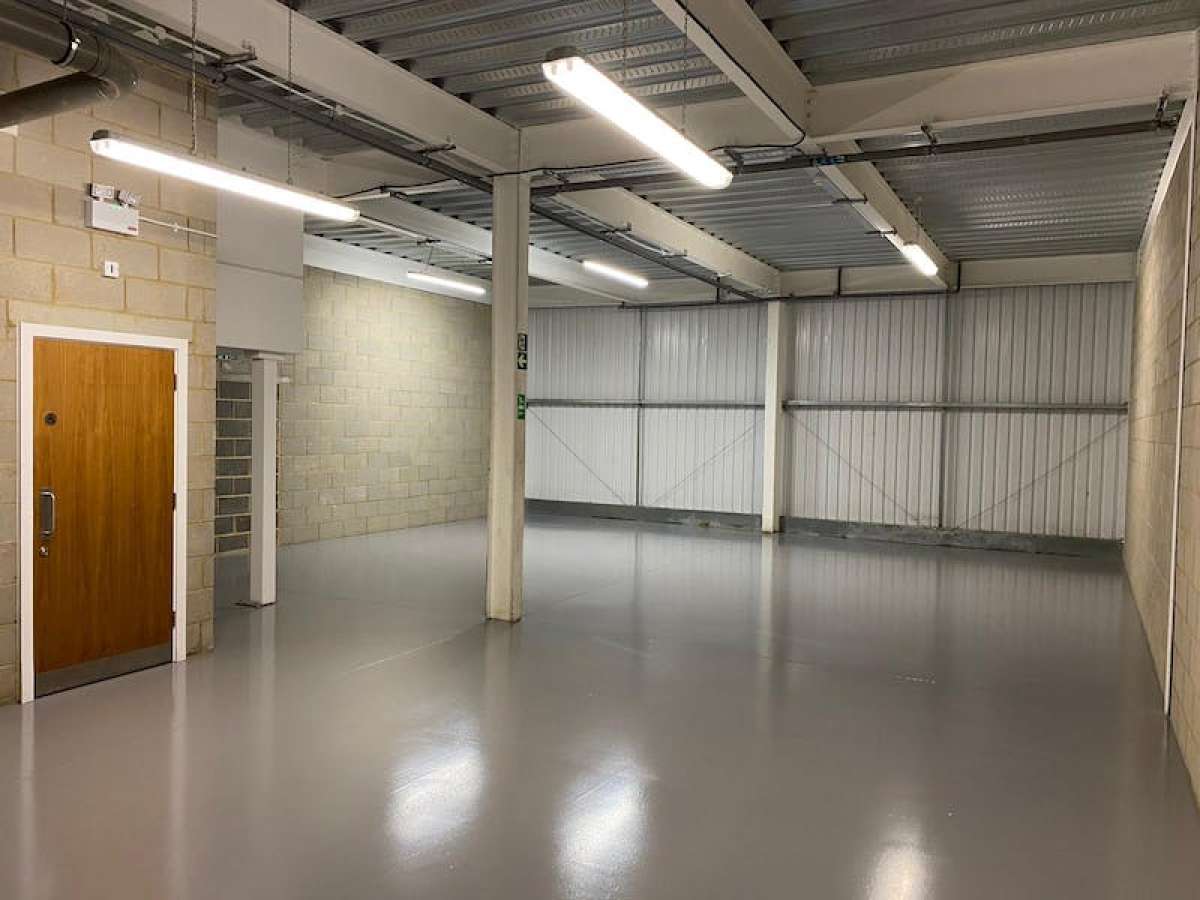 Industrial Unit in Weybridge - photo 4
