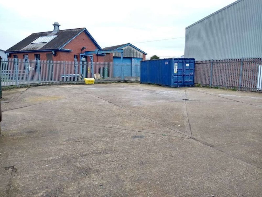 Industrial Unit in Addlestone - photo 3