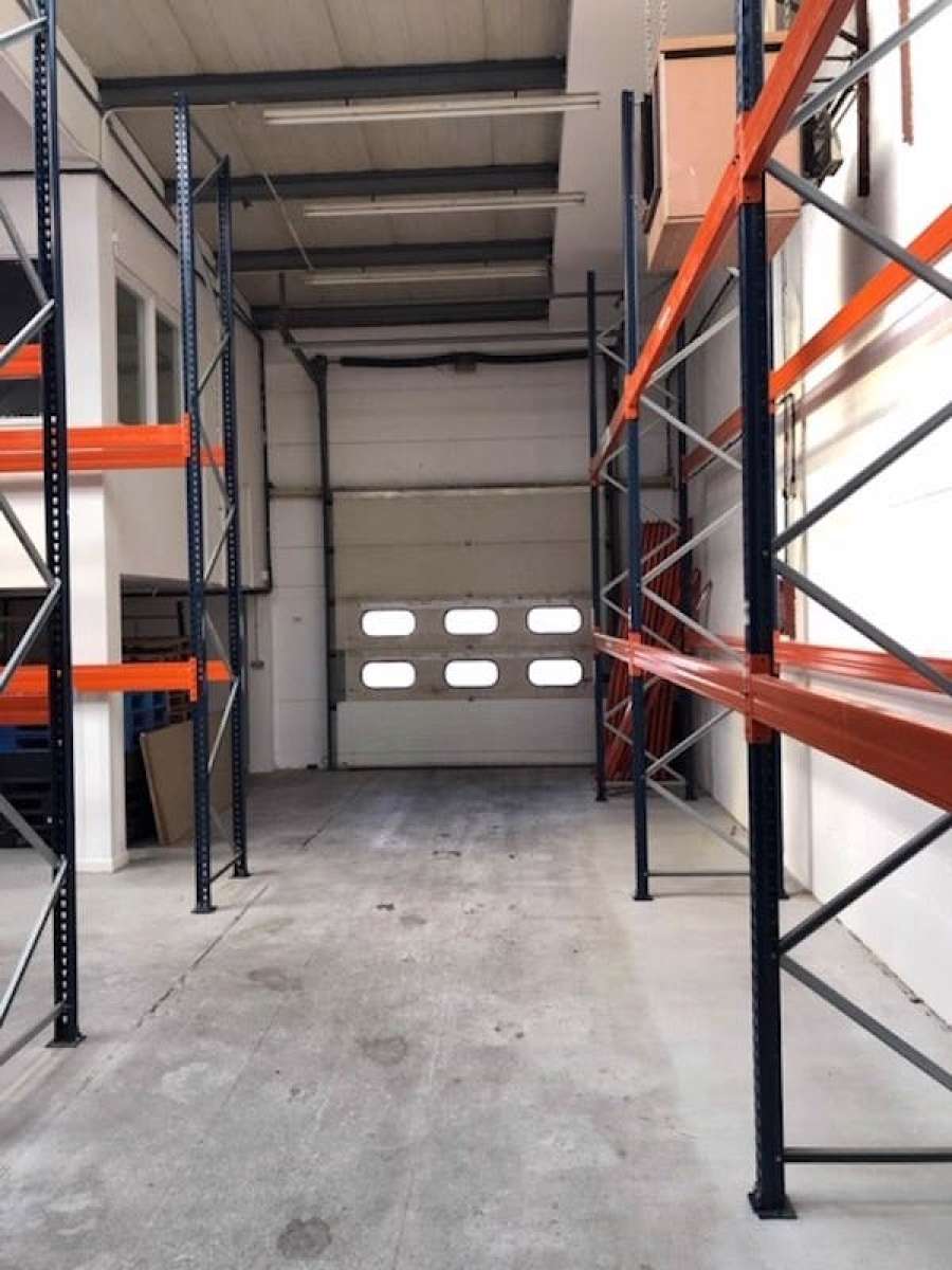 Industrial Unit in Woking - photo 3