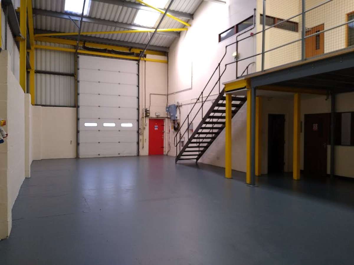 Industrial Unit in Bromsgrove - photo 3