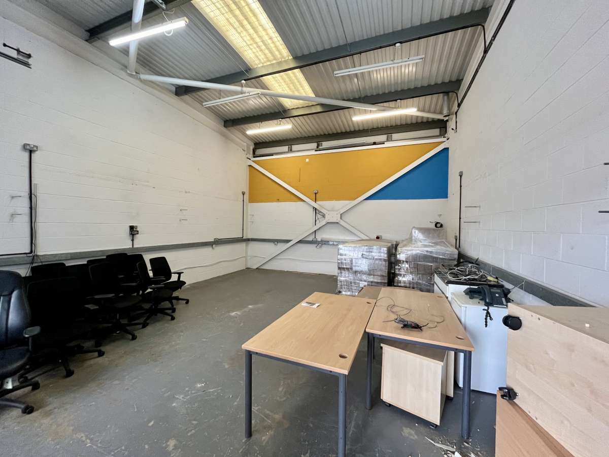 Industrial Unit in Southampton - photo 4
