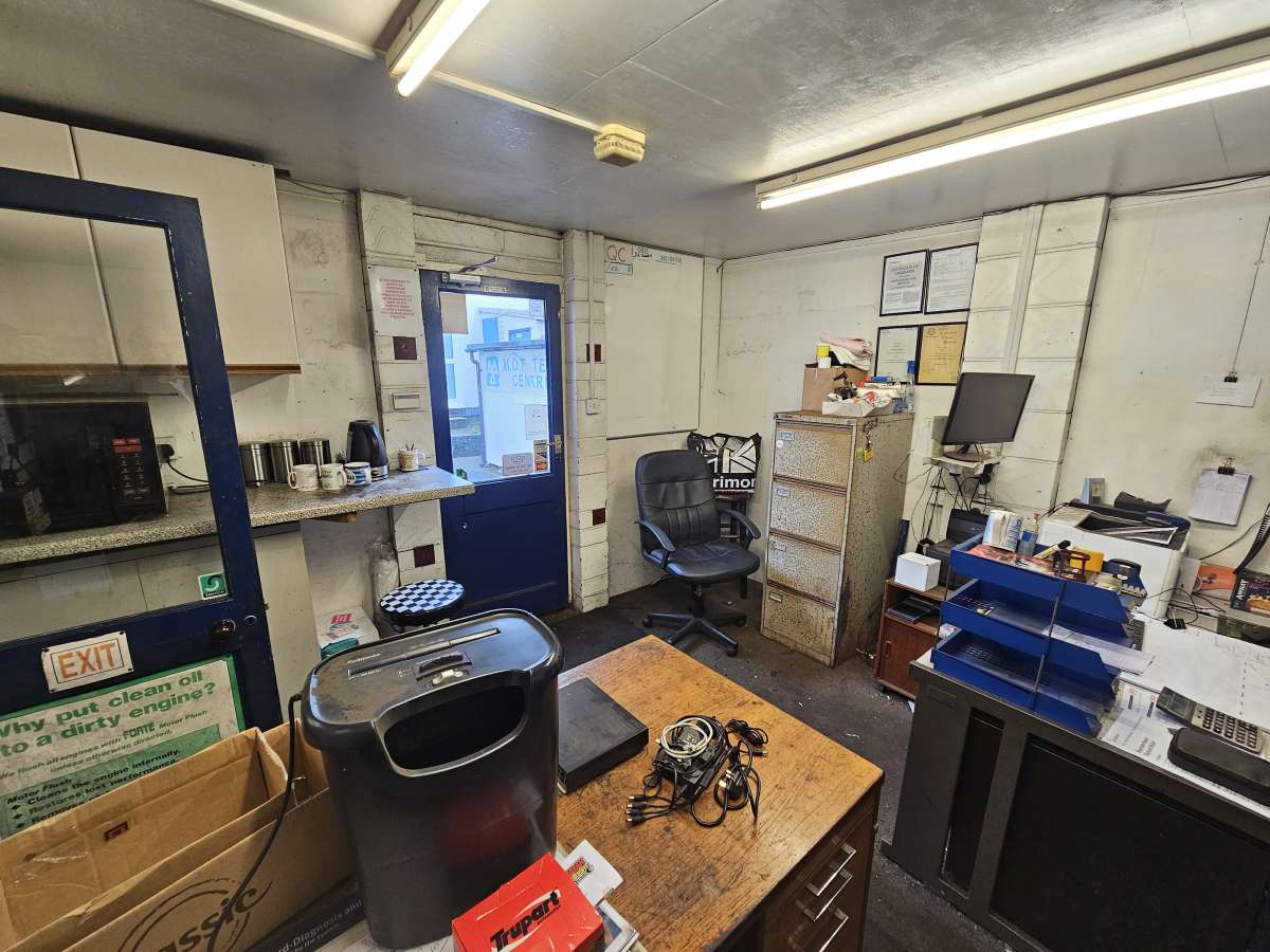 Industrial Unit in Rochester - photo 3