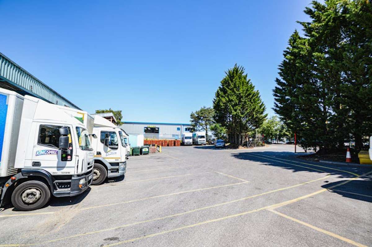 Industrial Unit in Ferndown - photo 2